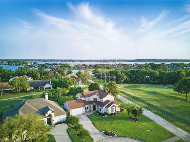 90 Greenview Street, Montgomery, TX 77356