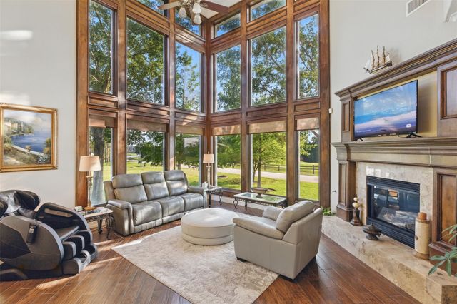 90 Greenview Street, Montgomery, TX 77356