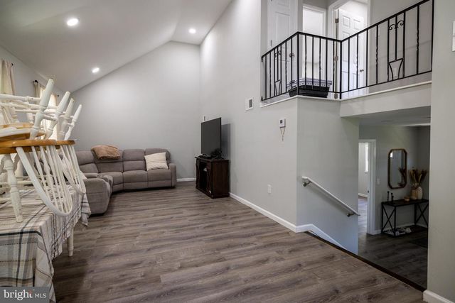 21 DIXMONT AVE, Trenton, NJ 08618