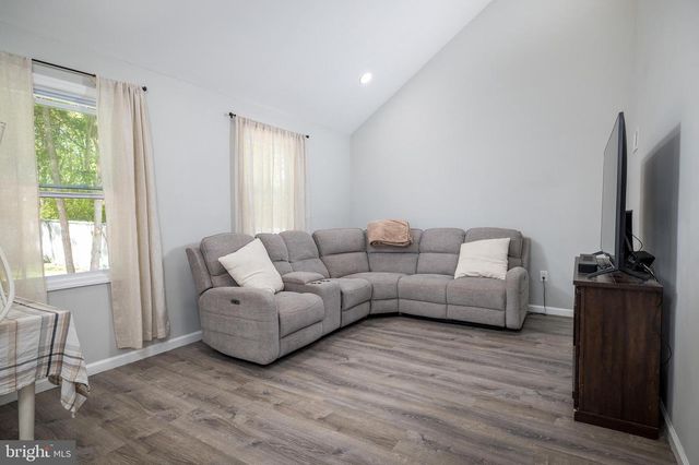 21 DIXMONT AVE, Trenton, NJ 08618