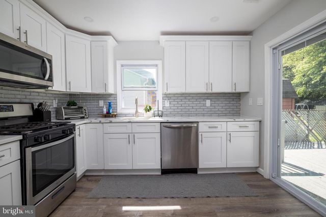 21 DIXMONT AVE, Trenton, NJ 08618