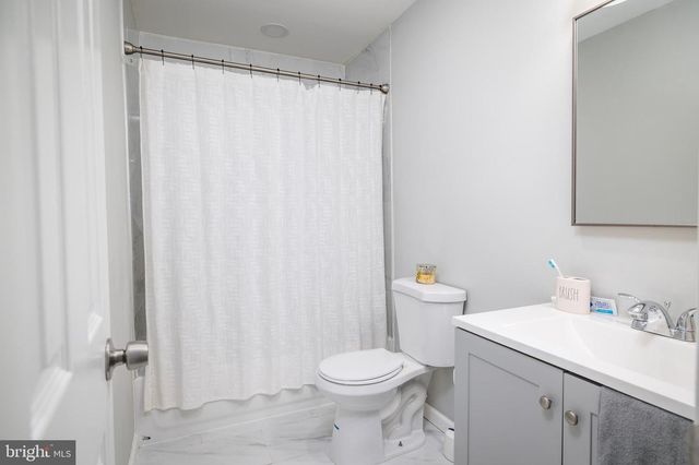 21 DIXMONT AVE, Trenton, NJ 08618