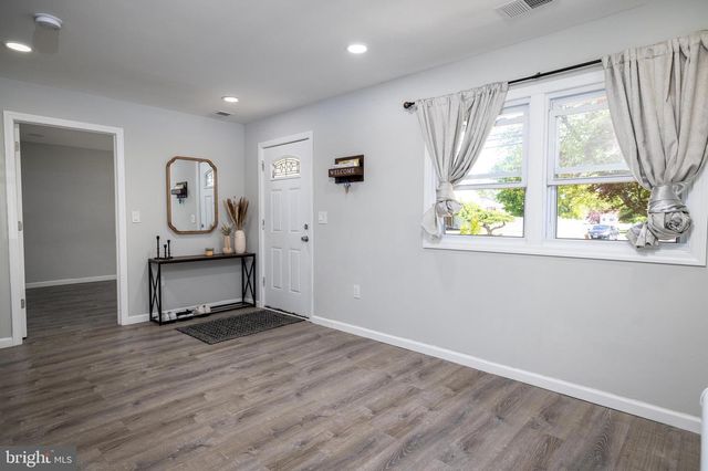 21 DIXMONT AVE, Trenton, NJ 08618