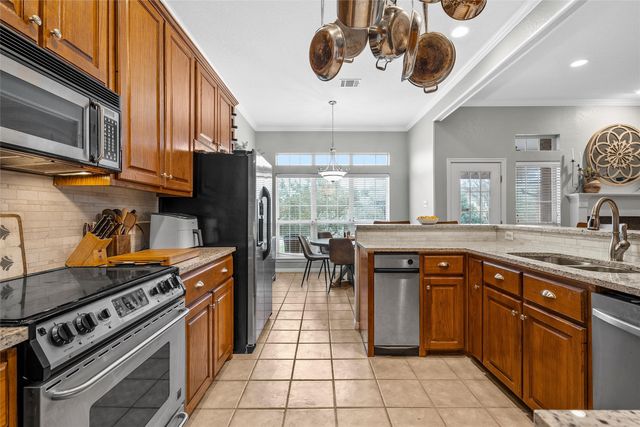 1400 Radisson Drive, Hewitt, TX 76643