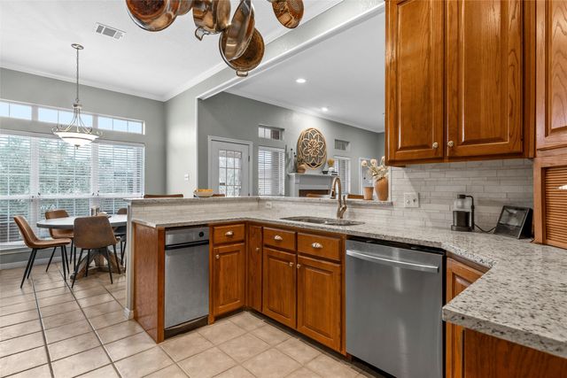 1400 Radisson Drive, Hewitt, TX 76643