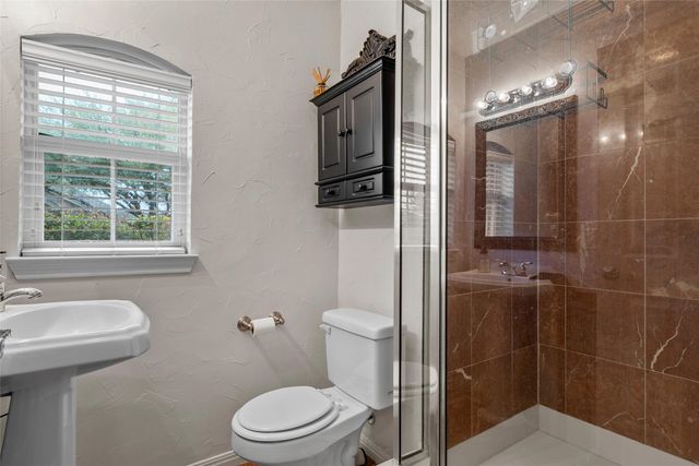 1400 Radisson Drive, Hewitt, TX 76643