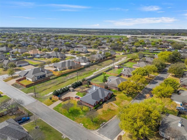 1400 Radisson Drive, Hewitt, TX 76643