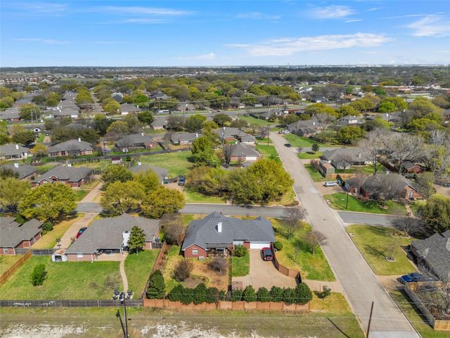 1400 Radisson Drive, Hewitt, TX 76643