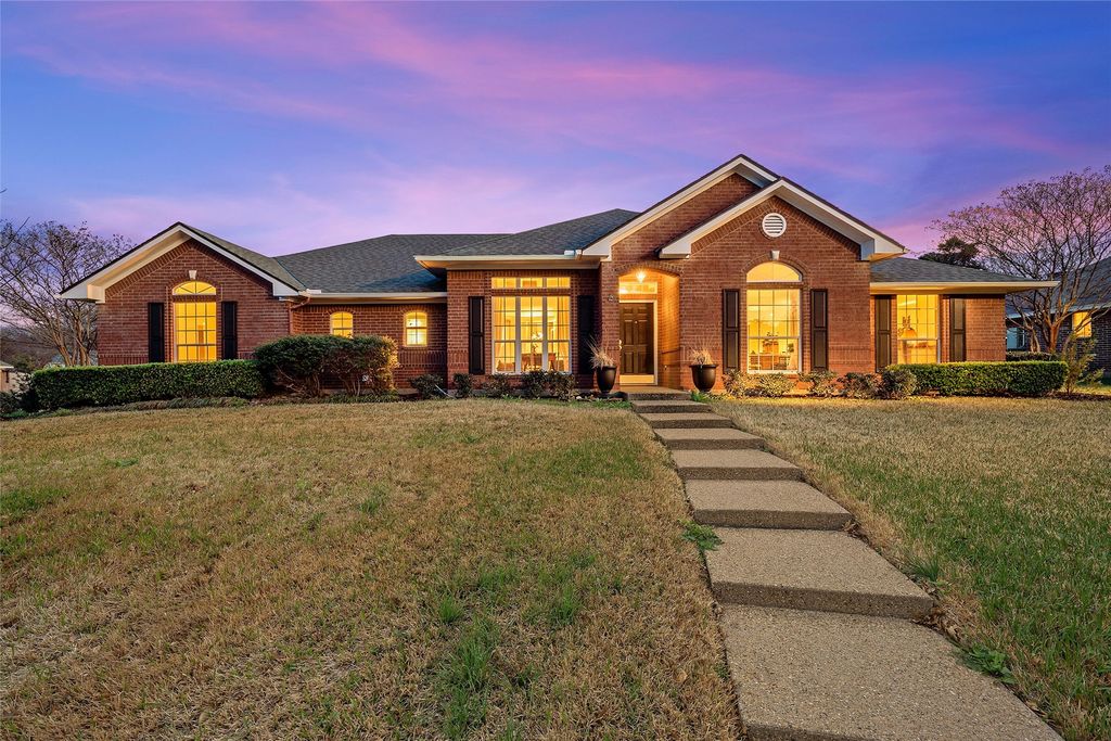 1400 Radisson Drive, Hewitt, TX 76643