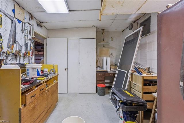 182 Revelle DR, Newport News, VA 23608