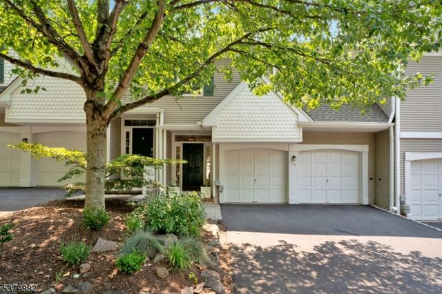 25 Rock Creek Woods Dr, Lambertville City, NJ 08530