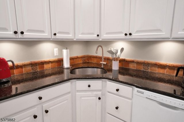 25 Rock Creek Woods Dr, Lambertville City, NJ 08530