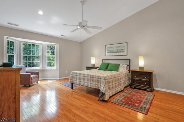 25 Rock Creek Woods Dr, Lambertville City, NJ 08530