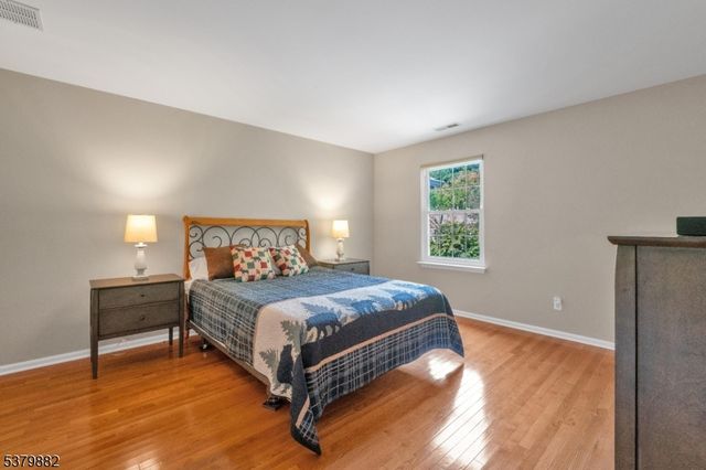 25 Rock Creek Woods Dr, Lambertville City, NJ 08530