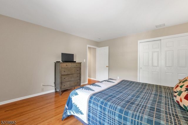 25 Rock Creek Woods Dr, Lambertville City, NJ 08530