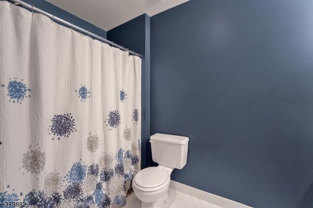 25 Rock Creek Woods Dr, Lambertville City, NJ 08530