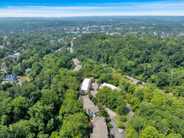 25 Rock Creek Woods Dr, Lambertville City, NJ 08530