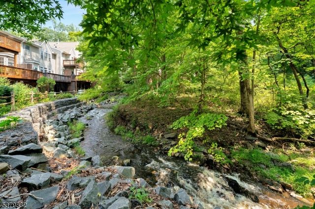 25 Rock Creek Woods Dr, Lambertville City, NJ 08530