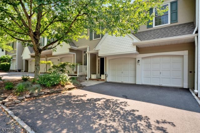 25 Rock Creek Woods Dr, Lambertville City, NJ 08530