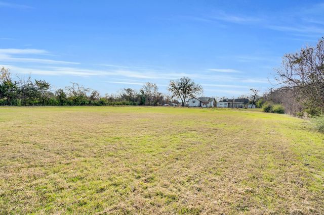 3107 Russell Road, Arlington, TX 76001