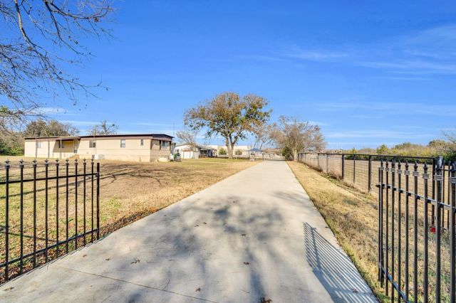 3107 Russell Road, Arlington, TX 76001