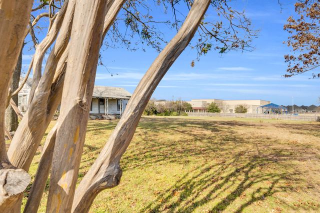 3107 Russell Road, Arlington, TX 76001