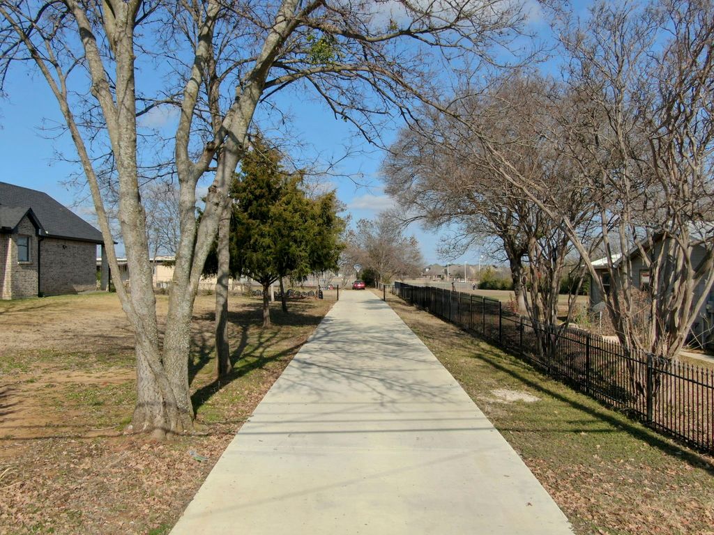 3107 Russell Road, Arlington, TX 76001