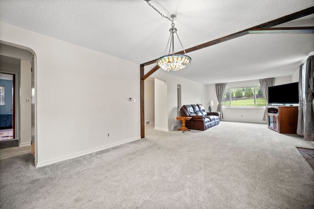 294 McMurray Rd. ROAD, Upper St Clair, PA 15241