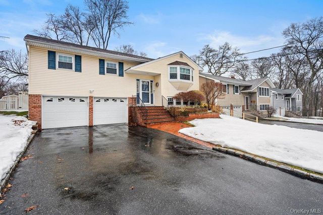 6 Stimson Place, Huntington, NY 11743