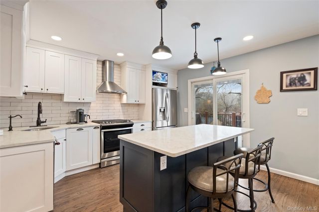 6 Stimson Place, Huntington, NY 11743