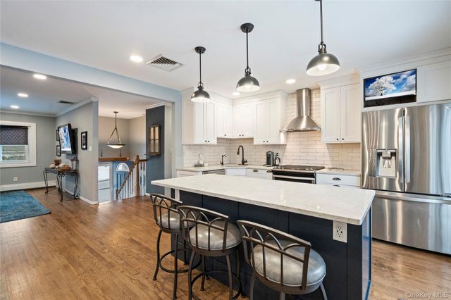 6 Stimson Place, Huntington, NY 11743