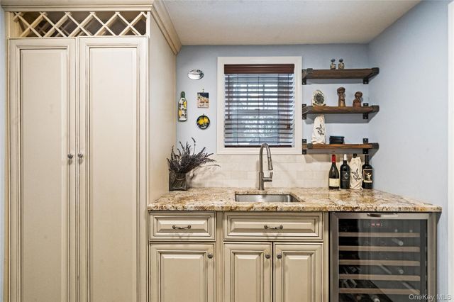 6 Stimson Place, Huntington, NY 11743