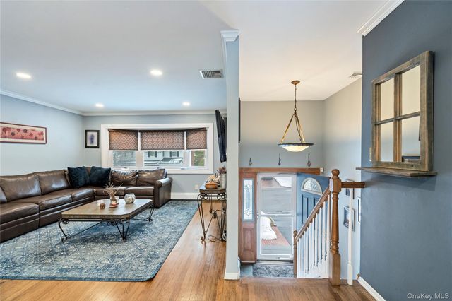 6 Stimson Place, Huntington, NY 11743