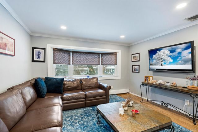 6 Stimson Place, Huntington, NY 11743