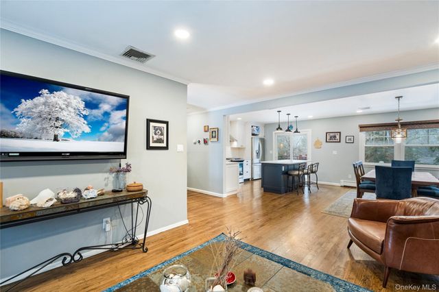 6 Stimson Place, Huntington, NY 11743