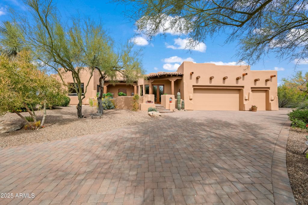 Image 3 of property listing at 18300 E ADOBE Way, Rio Verde, AZ 85263