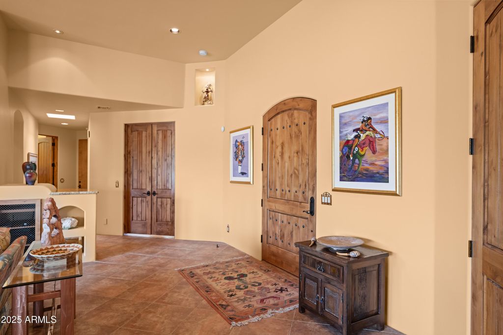 Image 8 of property listing at 18300 E ADOBE Way, Rio Verde, AZ 85263