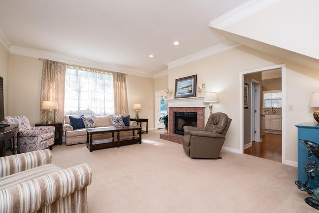 7 Chalmette Court, Little Rock, AR 72211