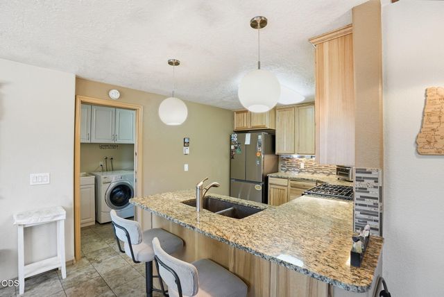 1975 NE Butler Market Road, Bend, OR 97701