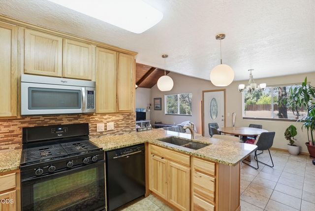 1975 NE Butler Market Road, Bend, OR 97701