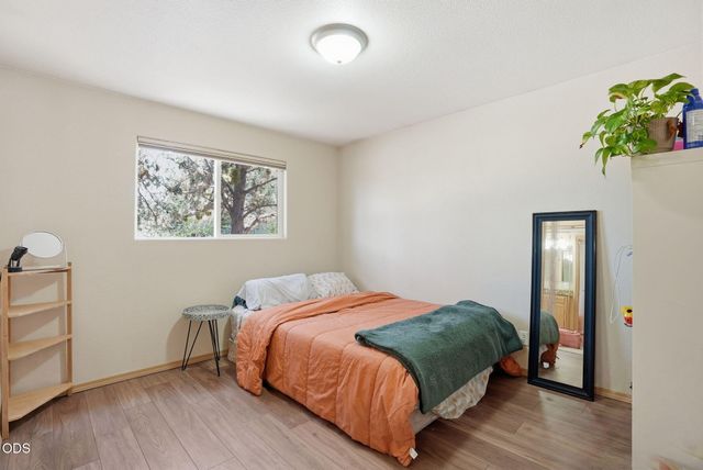 1975 NE Butler Market Road, Bend, OR 97701