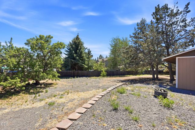 1975 NE Butler Market Road, Bend, OR 97701