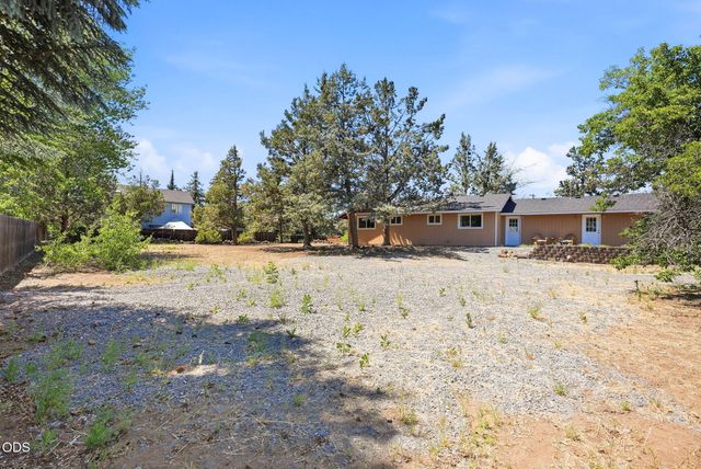 1975 NE Butler Market Road, Bend, OR 97701