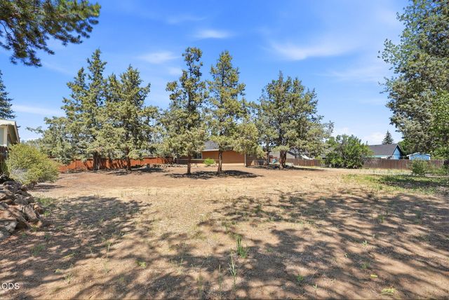 1975 NE Butler Market Road, Bend, OR 97701