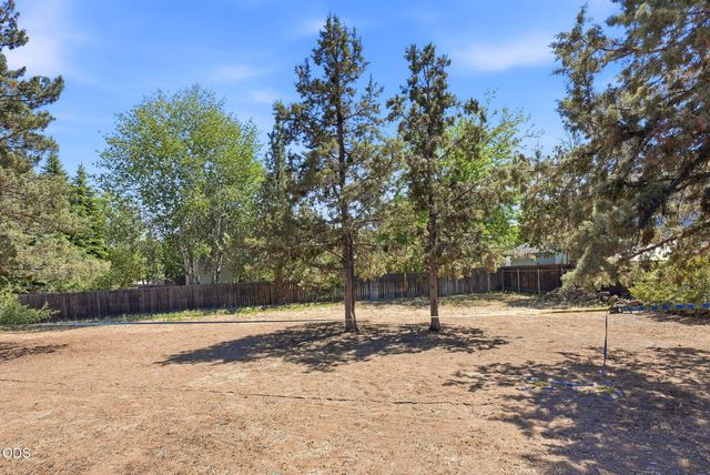 1975 NE Butler Market Road, Bend, OR 97701