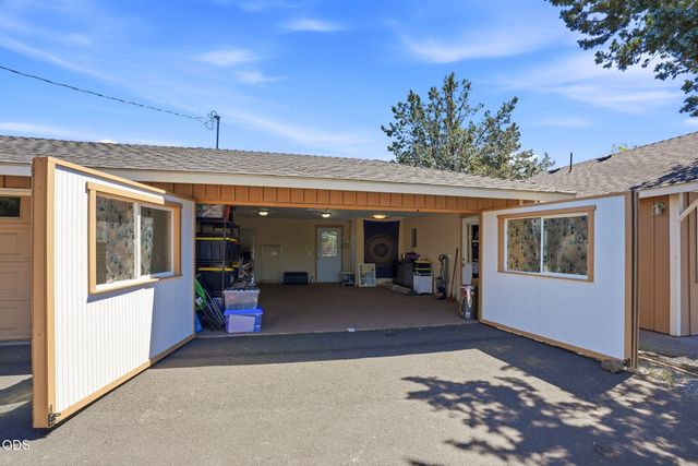 1975 NE Butler Market Road, Bend, OR 97701