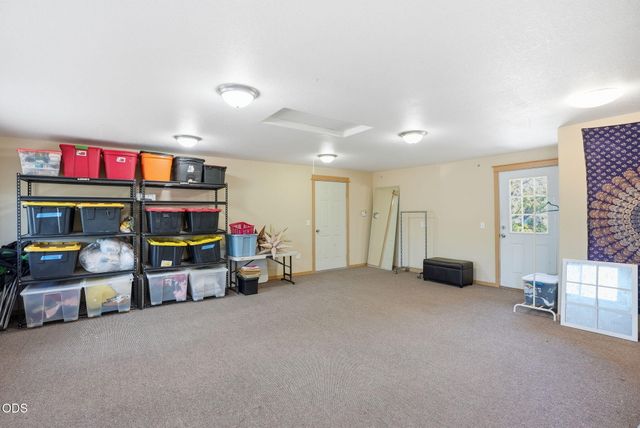 1975 NE Butler Market Road, Bend, OR 97701