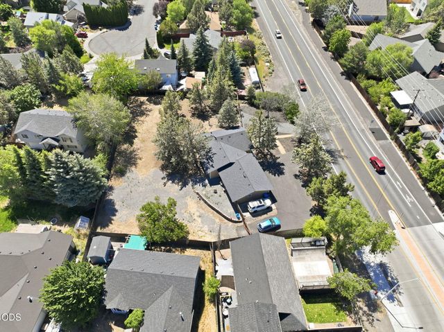 1975 NE Butler Market Road, Bend, OR 97701