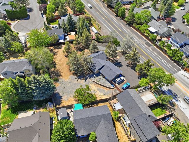 1975 NE Butler Market Road, Bend, OR 97701