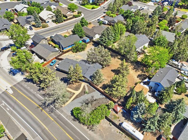 1975 NE Butler Market Road, Bend, OR 97701